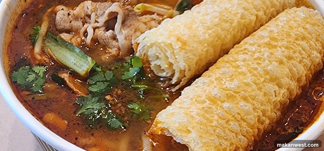 Spicy Noodle Soup with Fried Dough Rolls