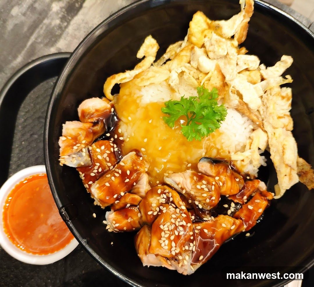 Chicken Rice Bowl with Egg and Sauce