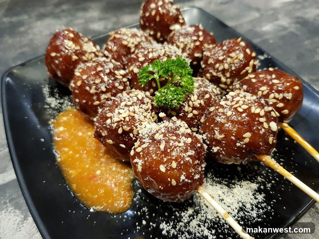 Sesame Glazed Meatballs with Sauce