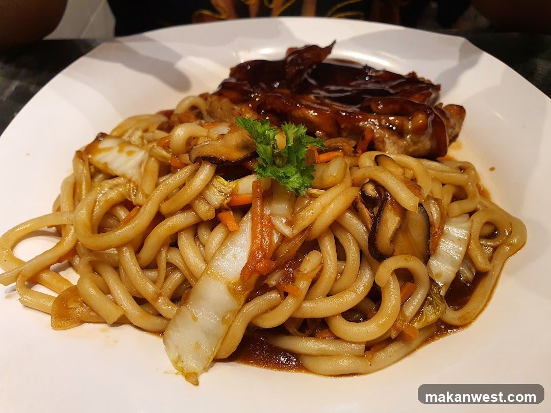 Soy Sauce Udon with Pork and Vegetables
