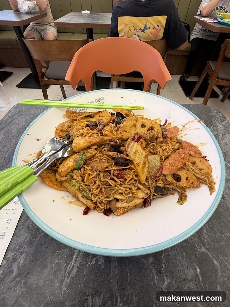 Spicy Stir-fried Noodles with Vegetables and Seafood