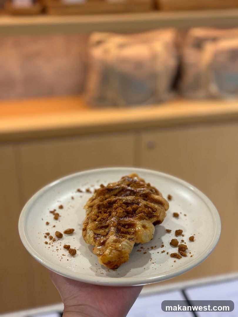 Pastry with Crumble Topping