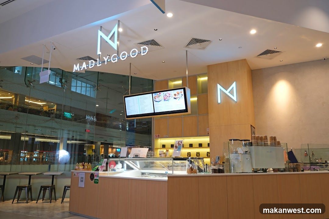 Madlygood Interior View