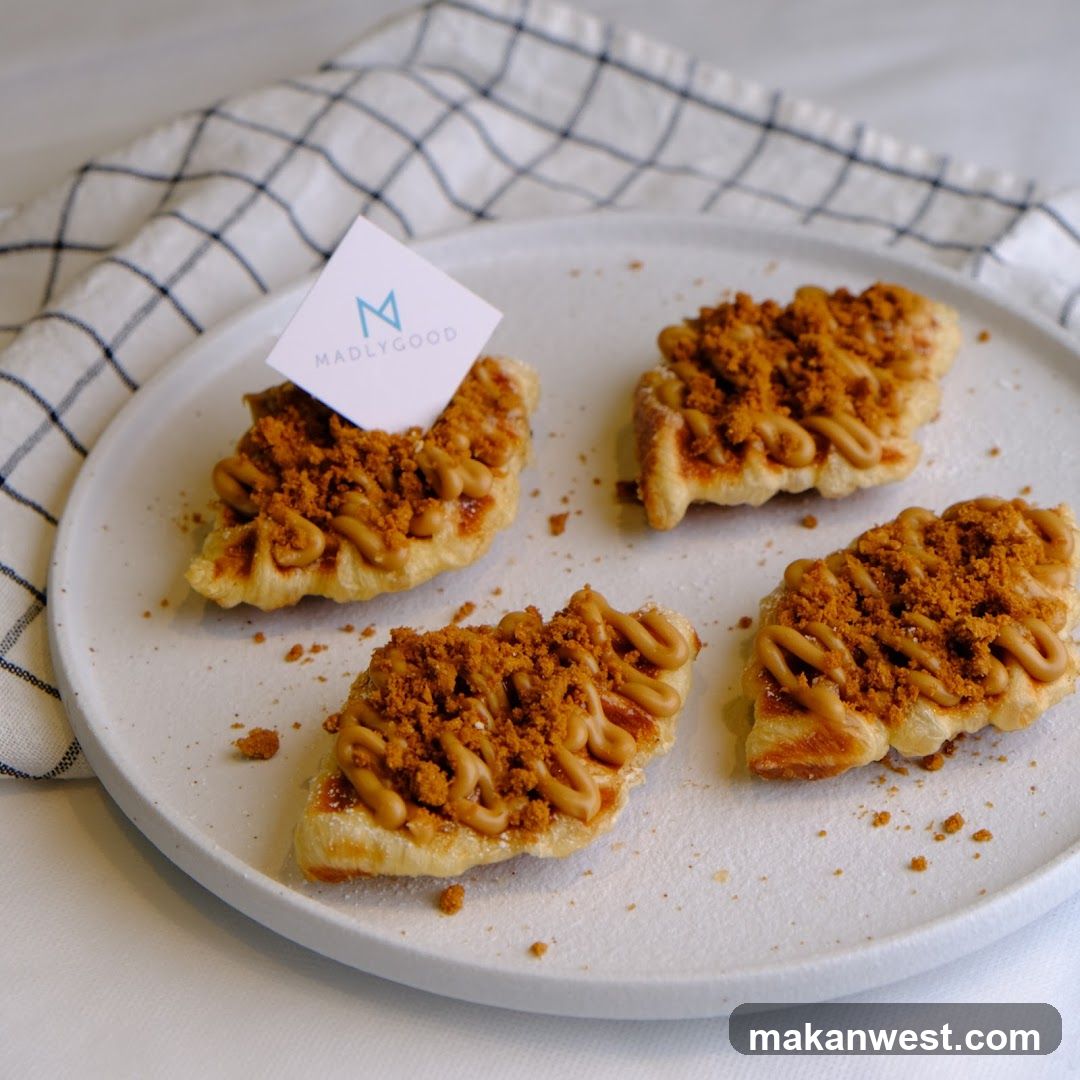 Cinnamon Roll Pastries with Crumble Topping