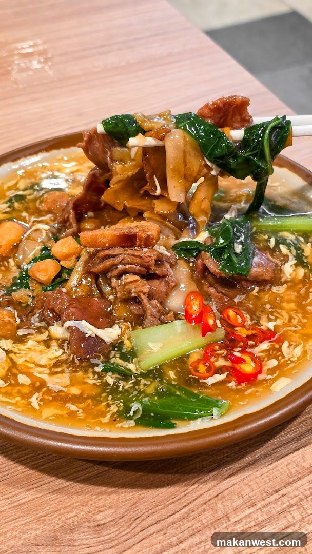 Stir-fried Noodles with Vegetables and Meat