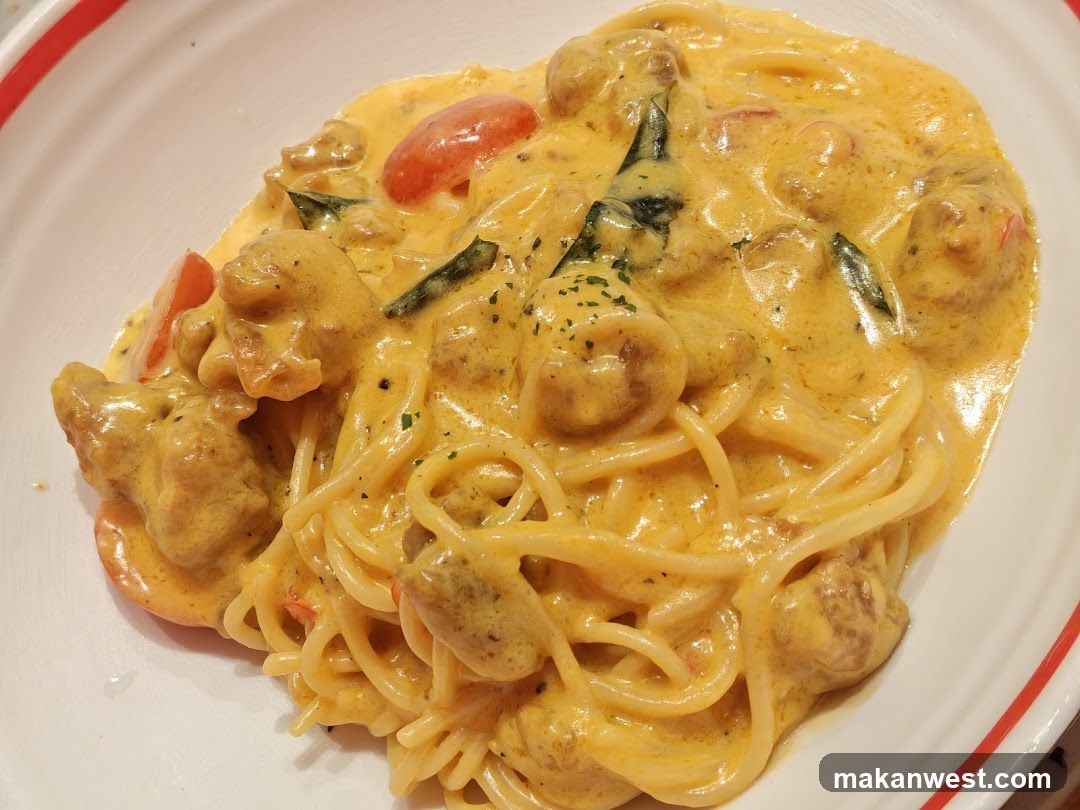Creamy Pasta with Mushrooms and Tomatoes