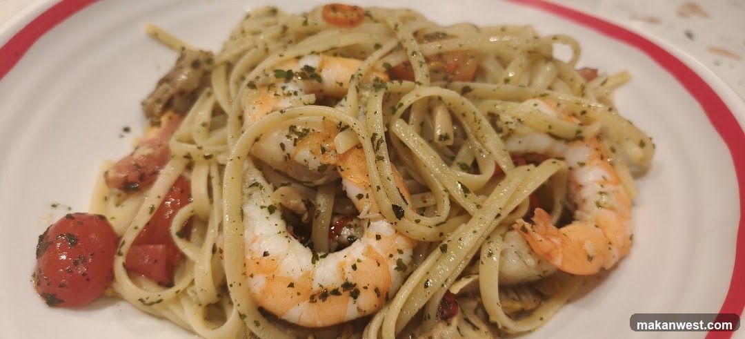 Shrimp Pasta with Cherry Tomatoes