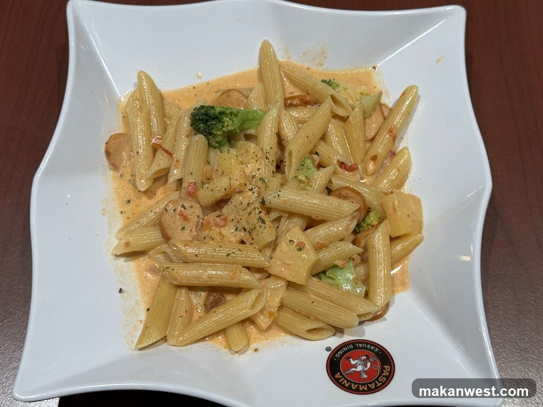 Creamy Pasta with Broccoli and Mushrooms