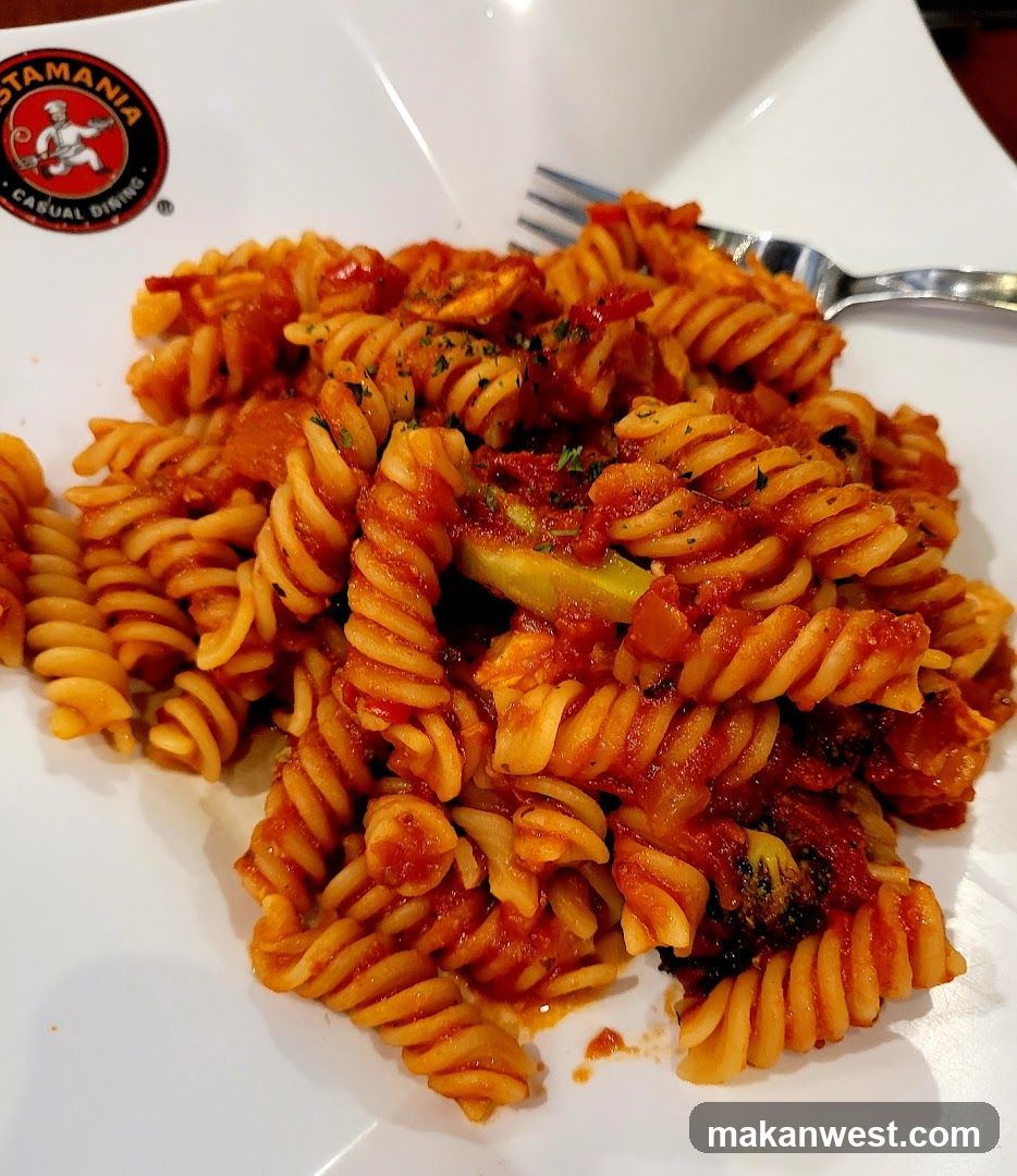 Fusilli Pasta with Tomato Sauce
