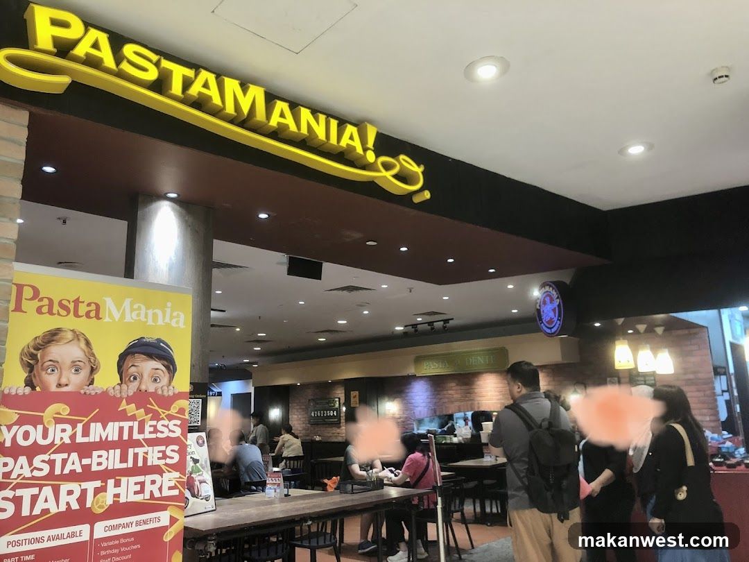 PastaMania Interior View