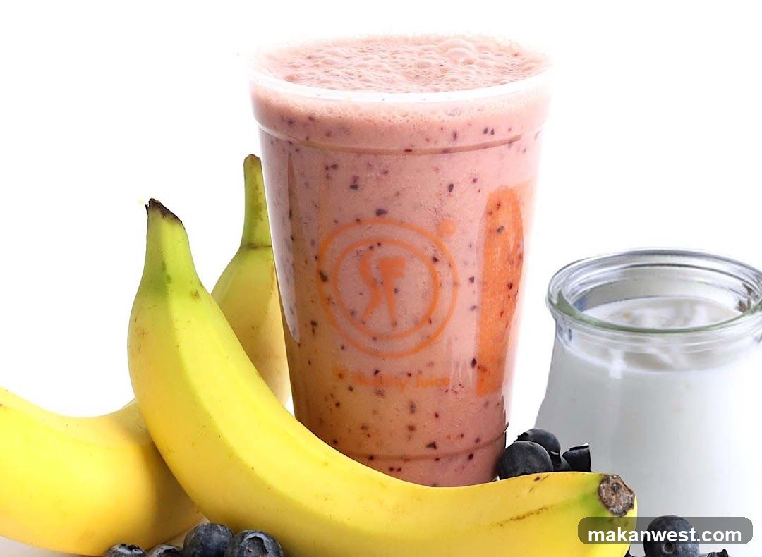 Smoothie with Bananas and Blueberries