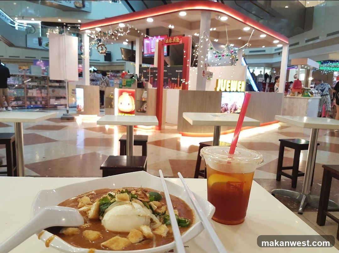 Food and Drink in Mall Food Court
