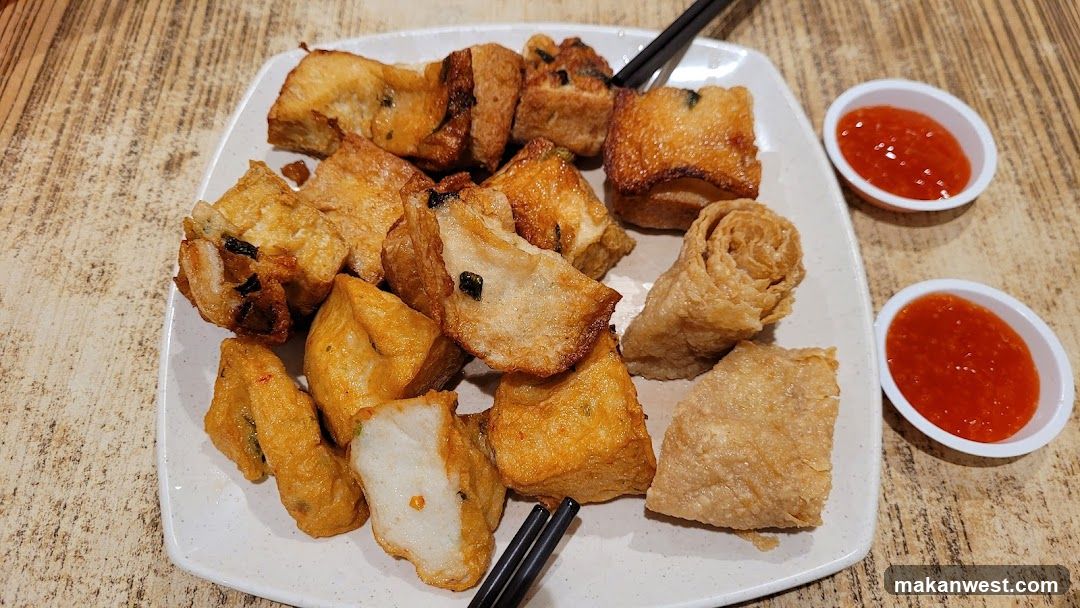 Fried Food Platter with Chili Sauce