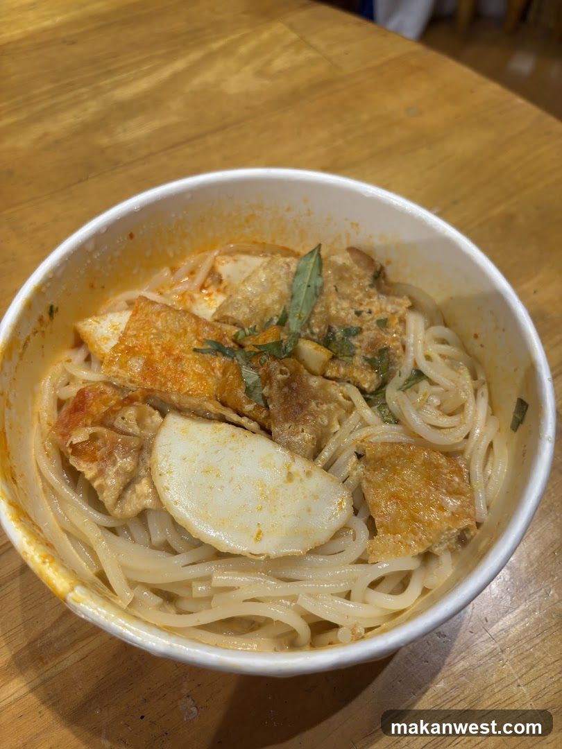 Noodle Bowl with Tofu and Fish Cake