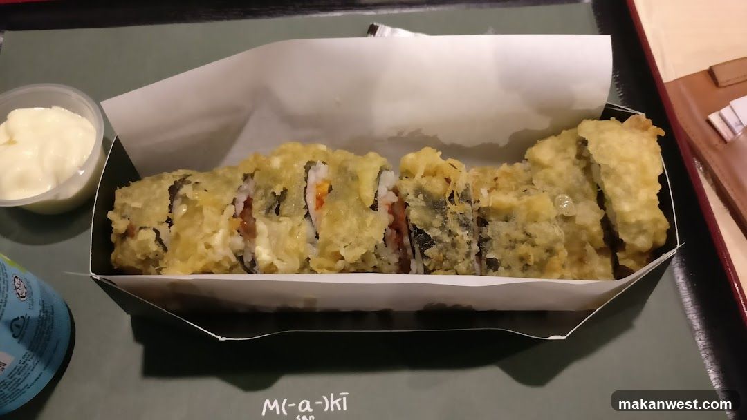Tempura Sushi Roll with Sauce