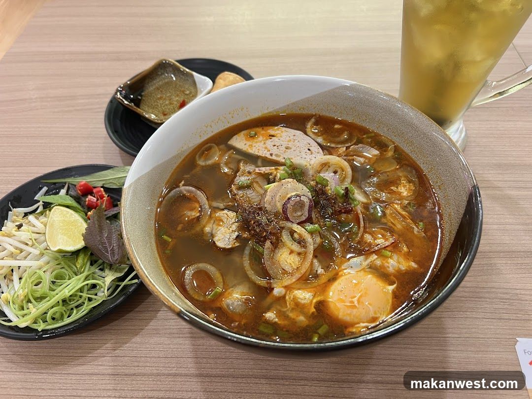 Spicy Noodle Bowl with Side Salad and Drink