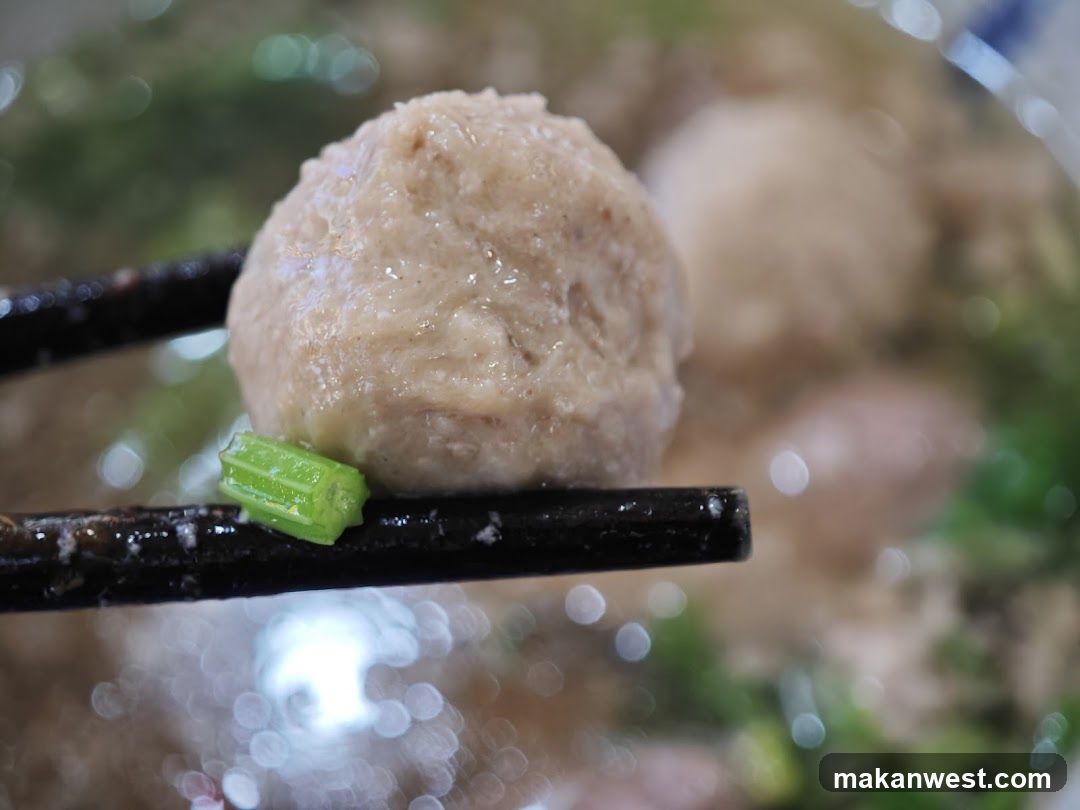 Meatball with Green Onion