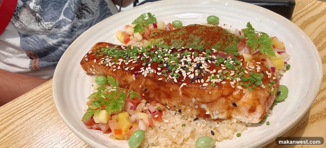 Salmon Bowl with Quinoa and Salsa
