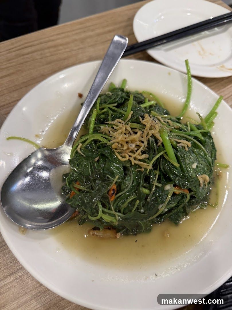 Stir-fried Spinach with Fried Shallots