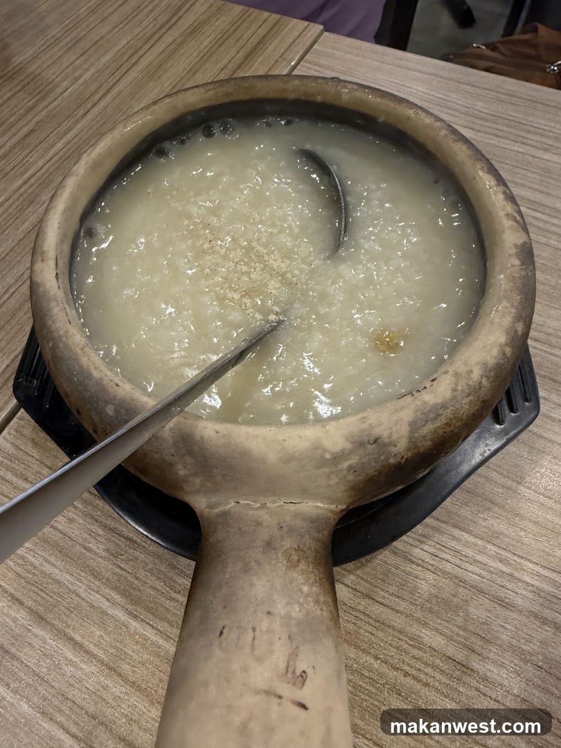 Congee in a clay pot