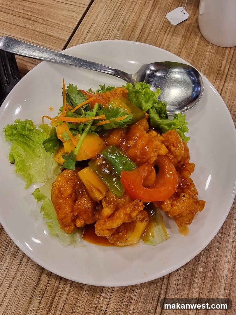 Fried Chicken with Vegetables and Sauce