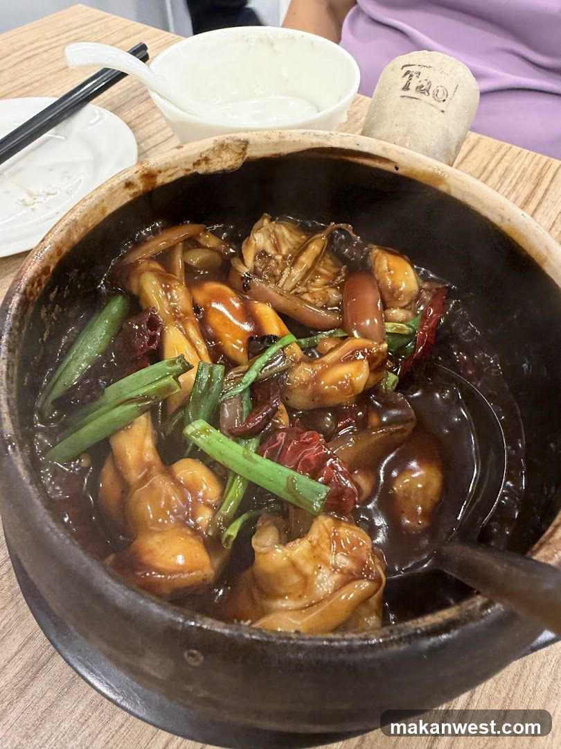 Stir-fried Chicken with Vegetables in Clay Pot